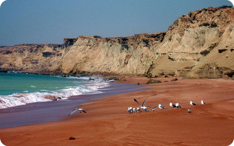 صخره‌های مینیاتوری جزیره بریس چابهار: شاهکار طبیعت