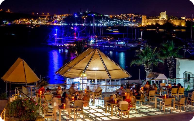 رستوران فضای باز هتل دیاموند