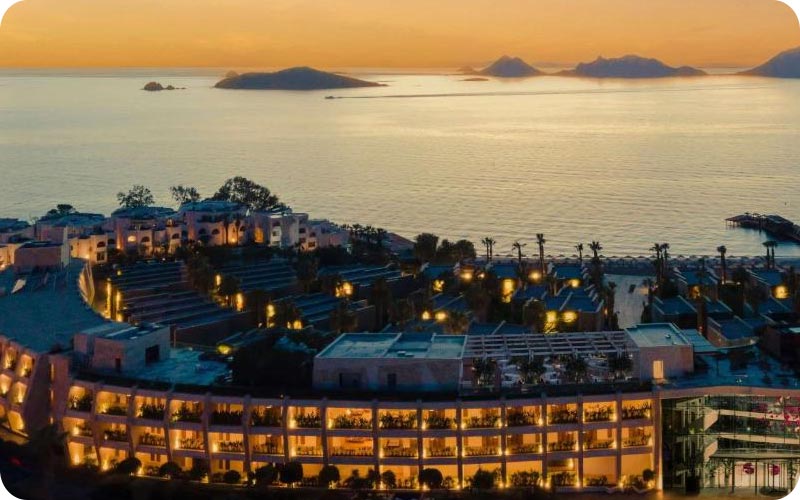 نمای ساختمانی هتل ساحلی سوئیس