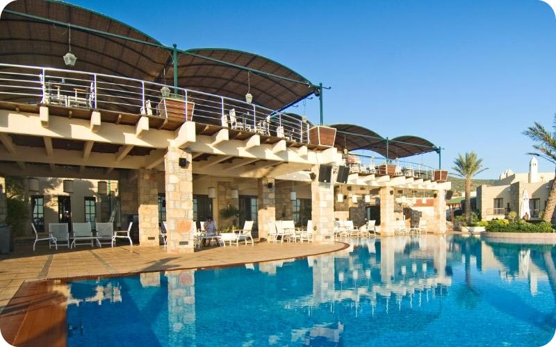 نمای استخر هتل مارمارا