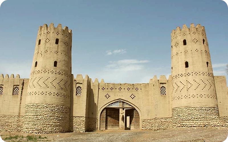 نمای کلی قلعه جنی کیش