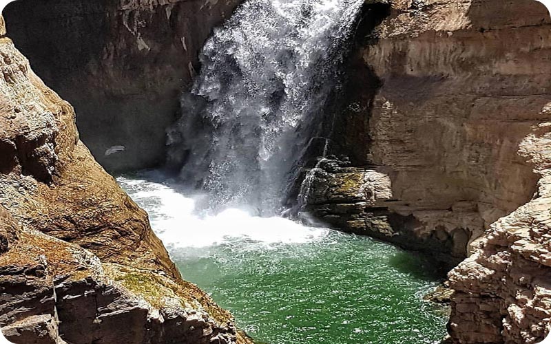 آبشار کردیت: مقصدی رویایی برای طبیعت‌گردان