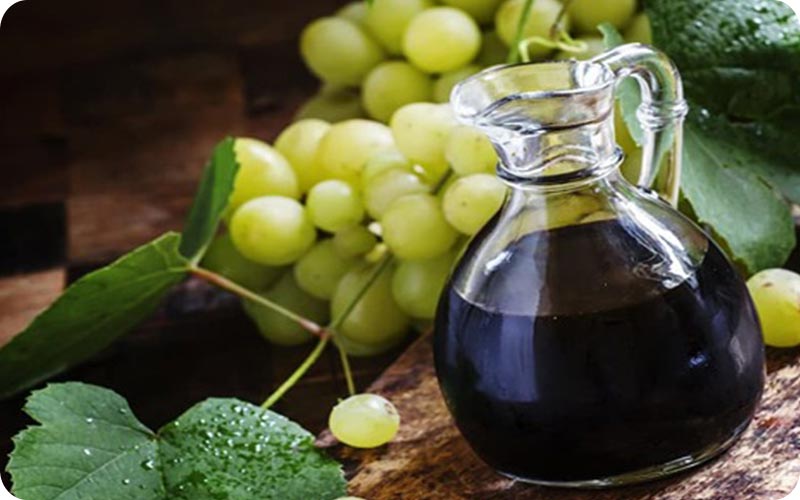 کشمش و انگور از سوغاتی های عجب شیر