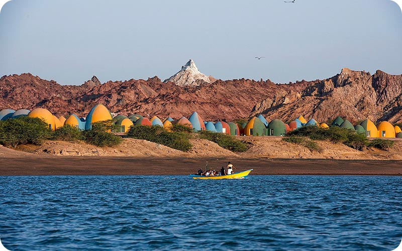 اقامتگاه ماجرا؛ گنبدهای رنگی هرمز