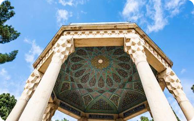 آرامگاه حافظ از نمای نزدیک