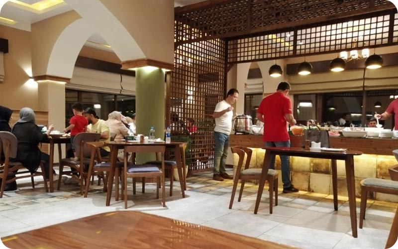 فضای دلنشین رستوران دارچین کیش در تصاویر