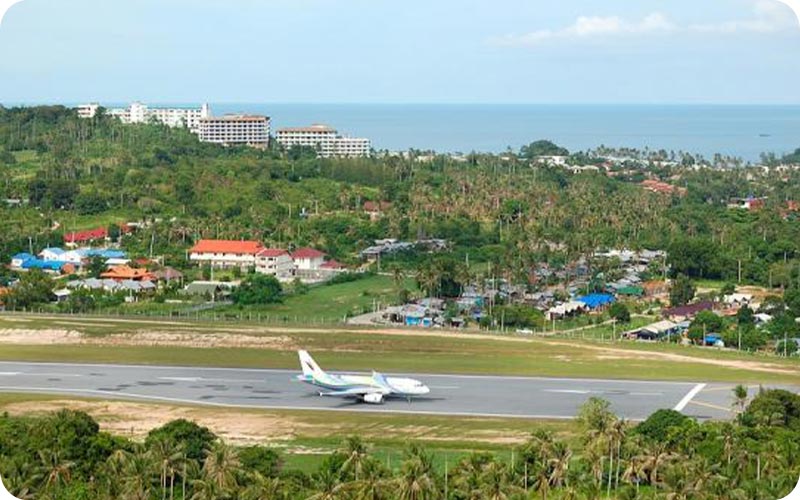 تصاویری از فرودگاهی خاص در جزیرهای بهشتی